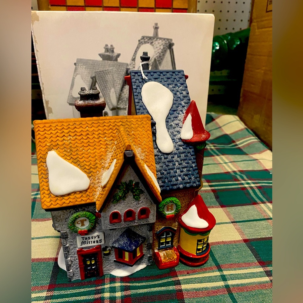 Heritage village collection North Pole series “tastes mittens & Hassles woolies”